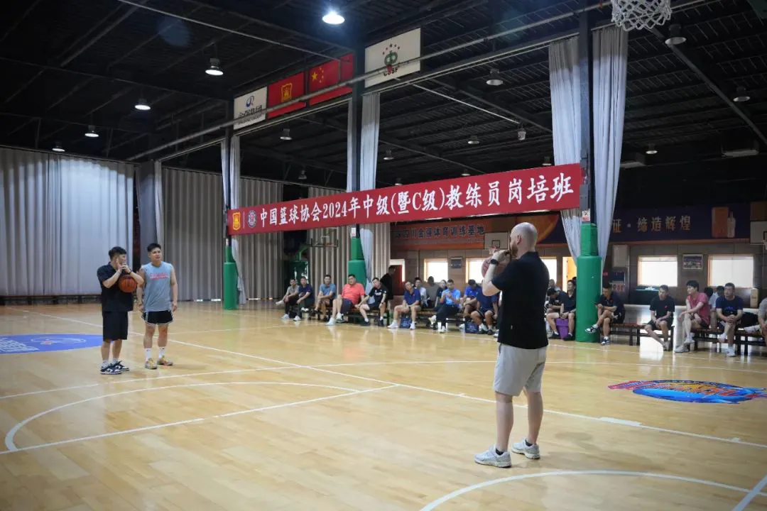 怎样制作一份图文并茂的篮球规则指南?_2